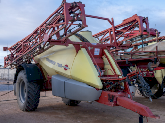 Hardi 7036 Commander Trailing Boom Spray