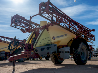 Hardi 7036 Commander Trailing Boom Spray