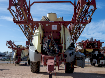 Hardi 7036 Commander Trailing Boom Spray
