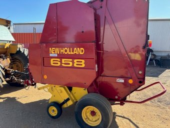New Holland 658 Round Baler