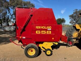 New Holland 658 Round Baler