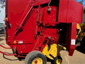 New Holland 658 Round Baler