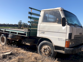1983 Mazda T4100 Tray Truck