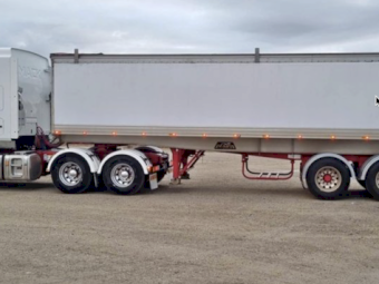 05/17 Mack Superliner 685hp 10/17 Lusty Aust Triaxle Chassis Tipper