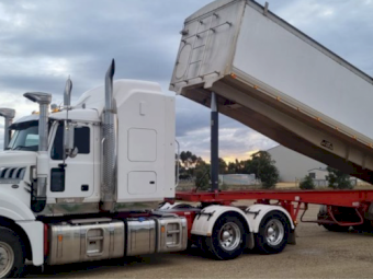 05/17 Mack Superliner 685hp 10/17 Lusty Aust Triaxle Chassis Tipper