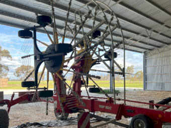 Pottinger TOP 762C Hay Rake