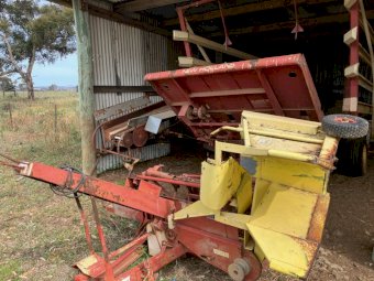 New Holland 1012 Stackliner Bale Wagon