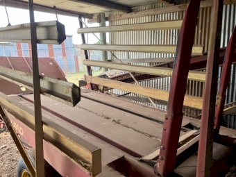 New Holland 1012 Stackliner Bale Wagon