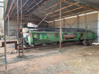 John Deere 925R with Comb Trailer