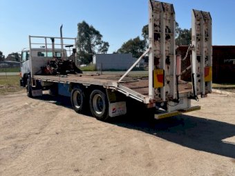 1996 Acco 2350 G beavertail tray with hyd ramps