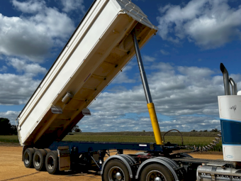 2004 Hamelex White Chassis Tipper Trailer