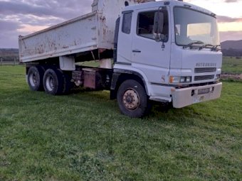 2001 Mitsubishi FP500 Tandem Drive Tipper