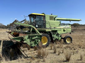 1985 John Deere 8820 Header with 30ft Front and Comb Trailer