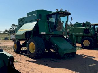 John Deere 9610 Header With 930 Front