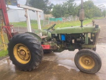 John Deere 2010 Tractor