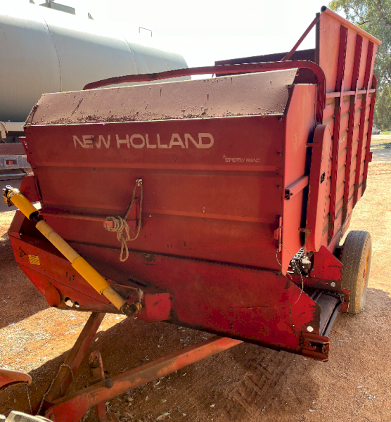 New Holland Crop Carrier 2 Forage Wagon