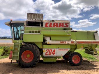 1997 Claas Mega 204 Header With 30Ft Front