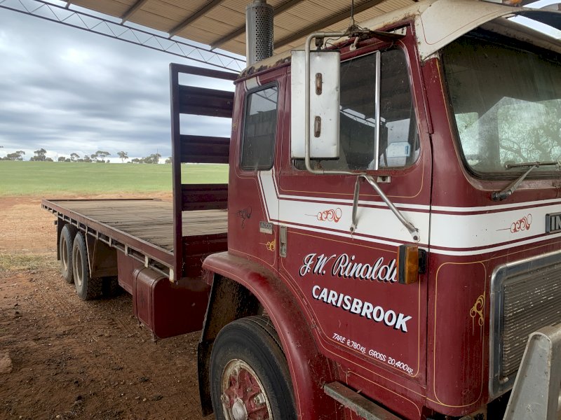 International Acco 1950 C Tray Truck