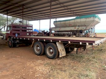 International Acco 1950 C Tray Truck