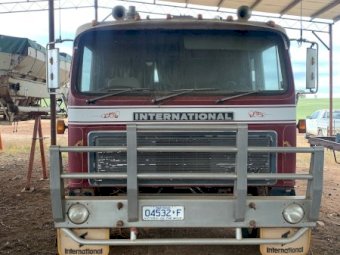 International Acco 1950 C Tray Truck
