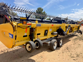 2014 New Holland 840CD-40 Draper Front