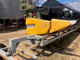 2014 New Holland 840CD-40 Draper Front