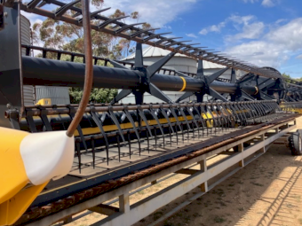 2014 New Holland 840CD-40 Draper Front