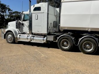 2005 International Eagle 9900L Prime Mover