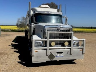 2005 International Eagle 9900L Prime Mover