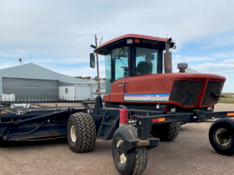 2000 MacDon 9350 Windrower
