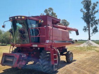 2002 Case IH 2366 Header With 1042 Draper Front
