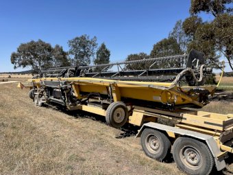 2006 New Holland CR 970 Header with Front and Trailer