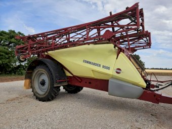 2020 Hardi Commander 8500 Trailing Sprayer