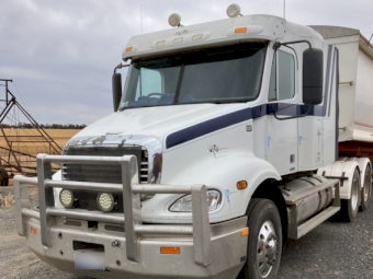 2008 Freighter Columbia CL112 Prime Mover