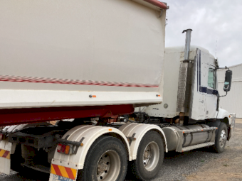 2008 Freighter Columbia CL112 Prime Mover