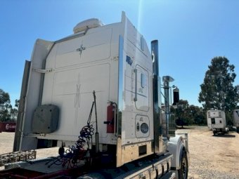 2005 Kenworth T904 Prime Mover