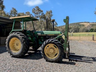 John Deere 2650 Tractor