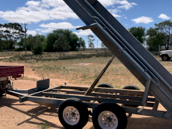 Cobb Court Bogie Tipping Trailer
