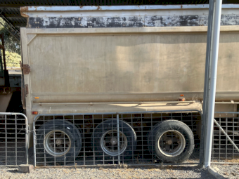 1985 Borcat Tri-Axle Tipper Trailer