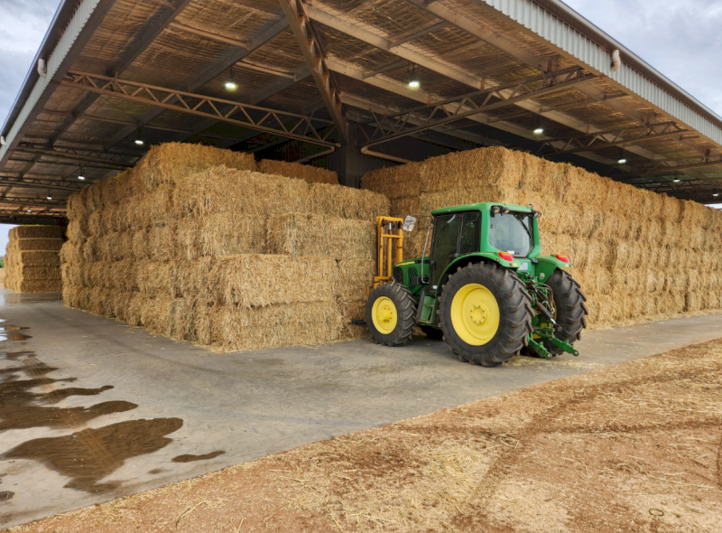 300 x Oaten Hay 400-450kg 8x3x3 Bales
