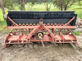 Kuhn HRB 252 Power Harrow with Aitchison 16 run seeder