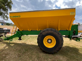LANDACO TS 12000 Maxispread Spreader.