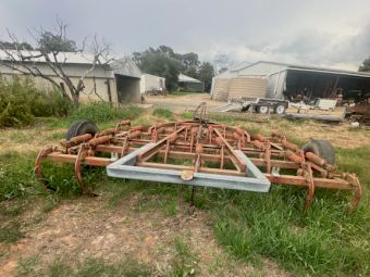 International 24 Tyne Scarifier