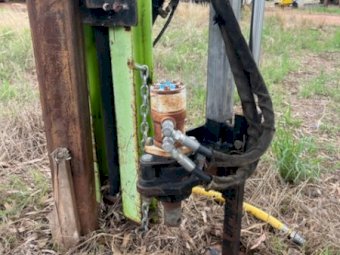 El-Gra Post Driver With 4 X Augers