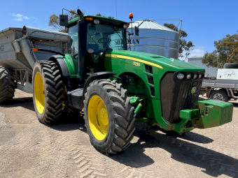 2009 John Deere 8230