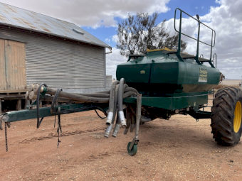 2002 Simplicity 4500 Air Cart