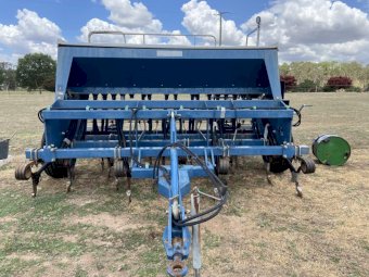 19 Tyne Agrowdrill Combine