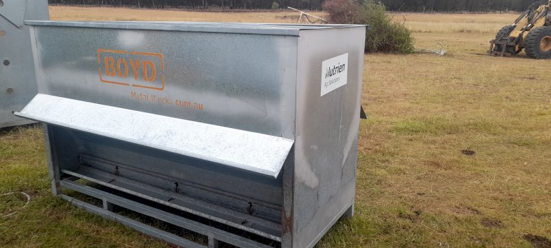Boyd HD Double slide sheep feeder