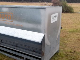 Boyd HD Double slide sheep feeder
