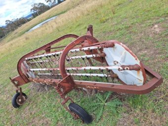 International A21-1 Roller Bar Hay Rake